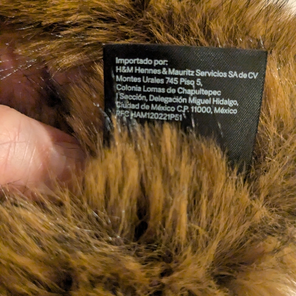 Brand New h&m fluffy faux fur scarf in brown - Picture 3 of 8
